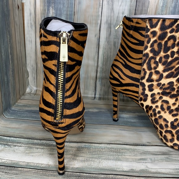 Kenneth Cole Women's Riley 85 Simple Bootie Pump - Picture 5 of 8